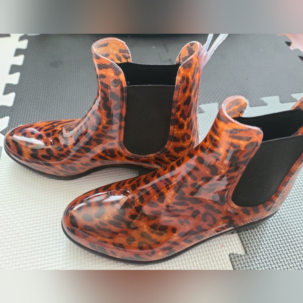 Elements leopard Chelsea rain boot